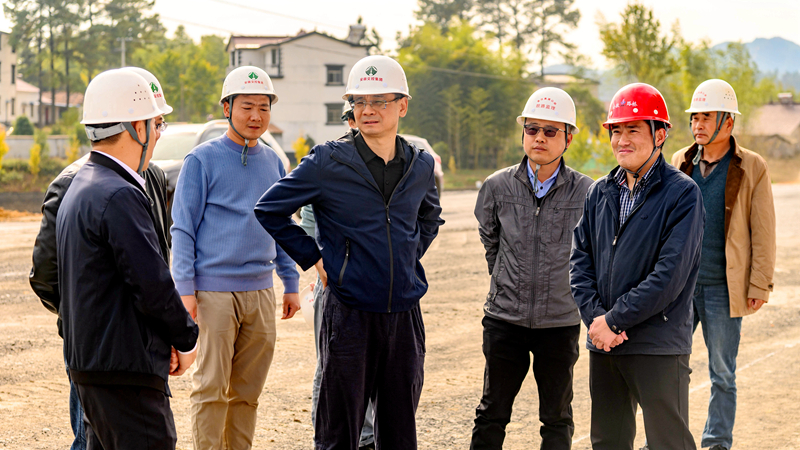 安徽交控集團(tuán)副總經(jīng)理、建設(shè)公司董事長(zhǎng)王宏祥到宣涇高速一期03標(biāo)調(diào)研指導(dǎo)工作1